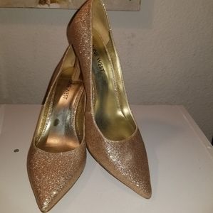 Nine West Golden Glitter Pumps